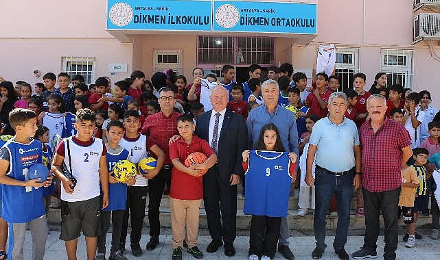 Antalya Büyükşehir'den Serik Dikmen İlkokulu'na spor malzemesi desteği