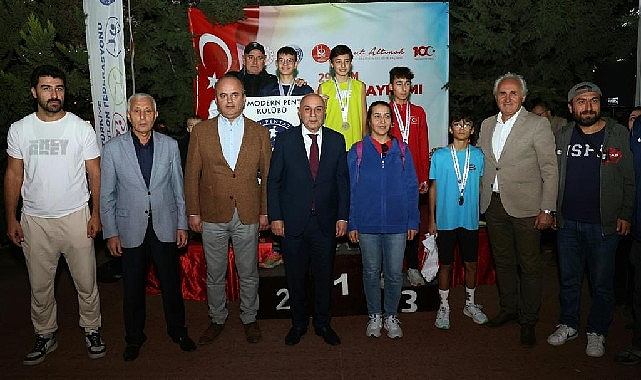 Cumhuriyetin 100. Yılına Özel Laser Run Yarışları Atatürk Botanik Bahçesi'nde düzenlendi