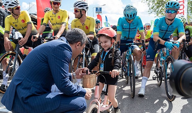 59. Cumhurbaşkanlığı Türkiye Bisiklet Turu'nun 3. Etabı olan Fethiye – Marmaris etabında 23 Nisan Ulusal Egemenlik ve Çocuk Bayramı coşkuyla kutluyor